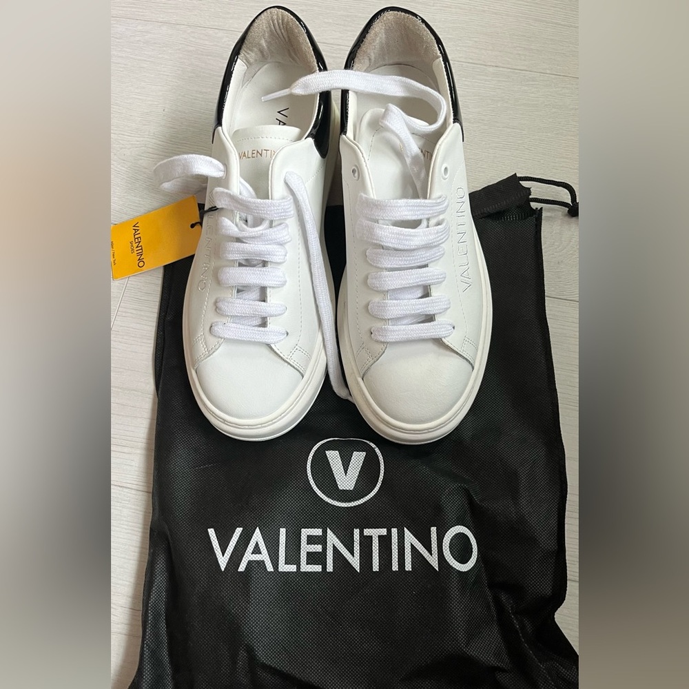 Valentino Sneakers.